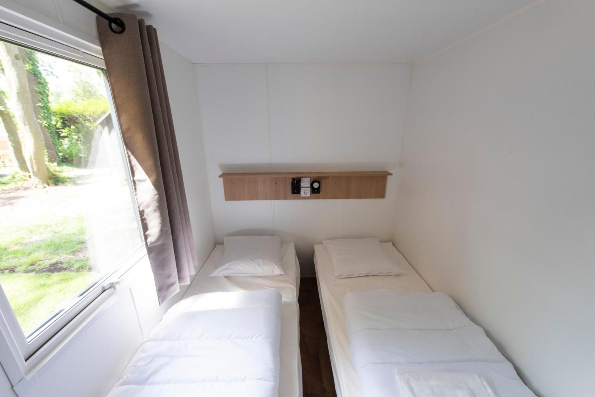 Camping Le Pre Des Moines Жувьё Экстерьер фото